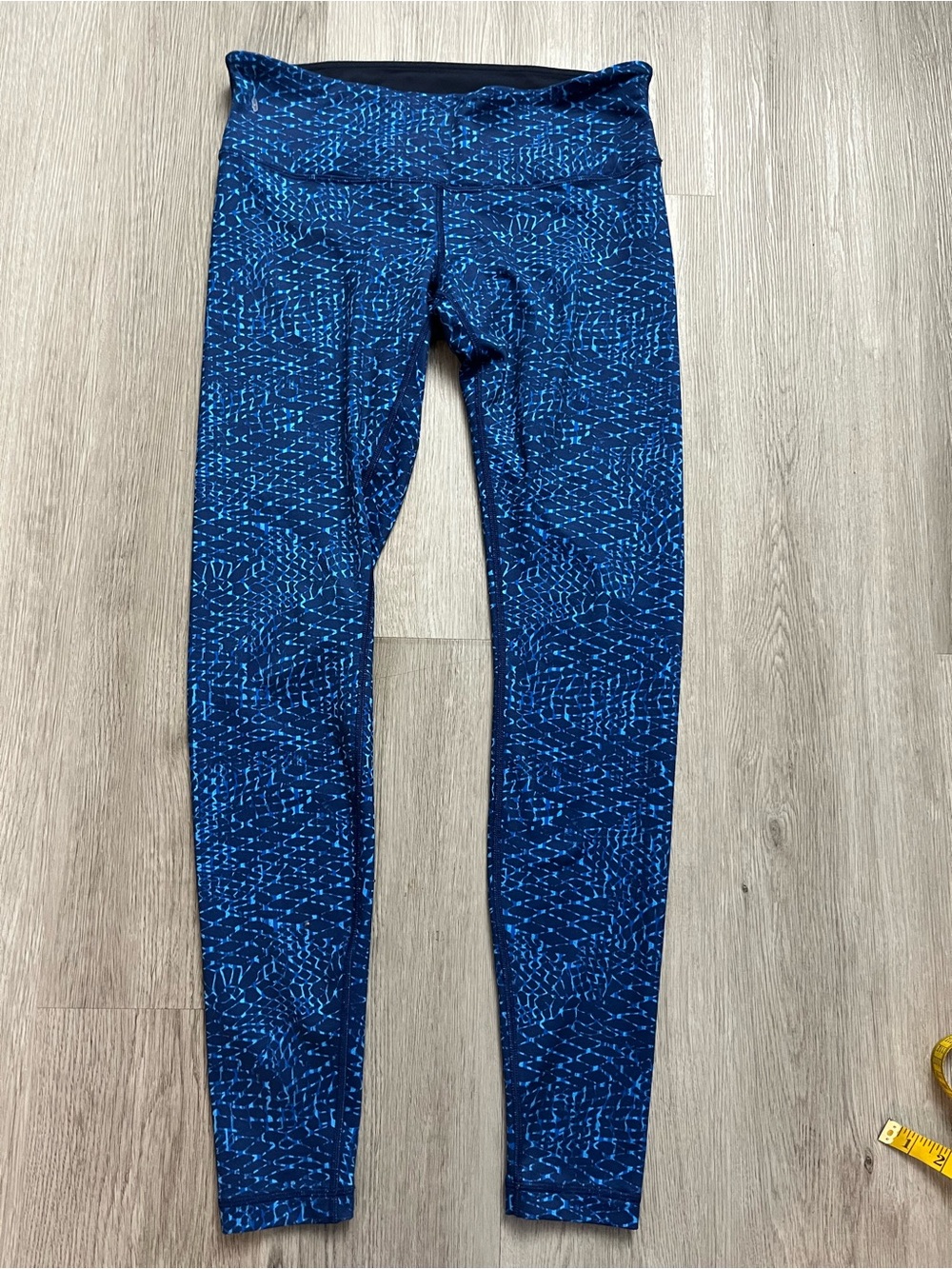 351–Lululemon athletica Black and Bright Blue Performance Leggings